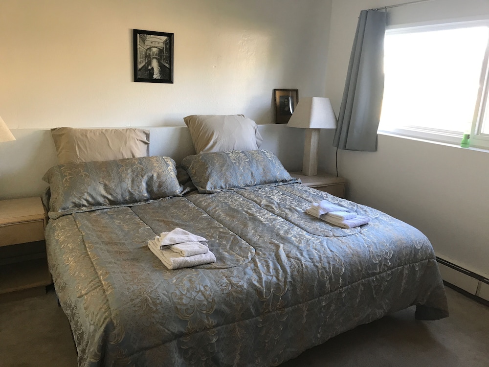 Basic Double Room, 1 Bedroom, Shared Bathroom (Italy) photo 3