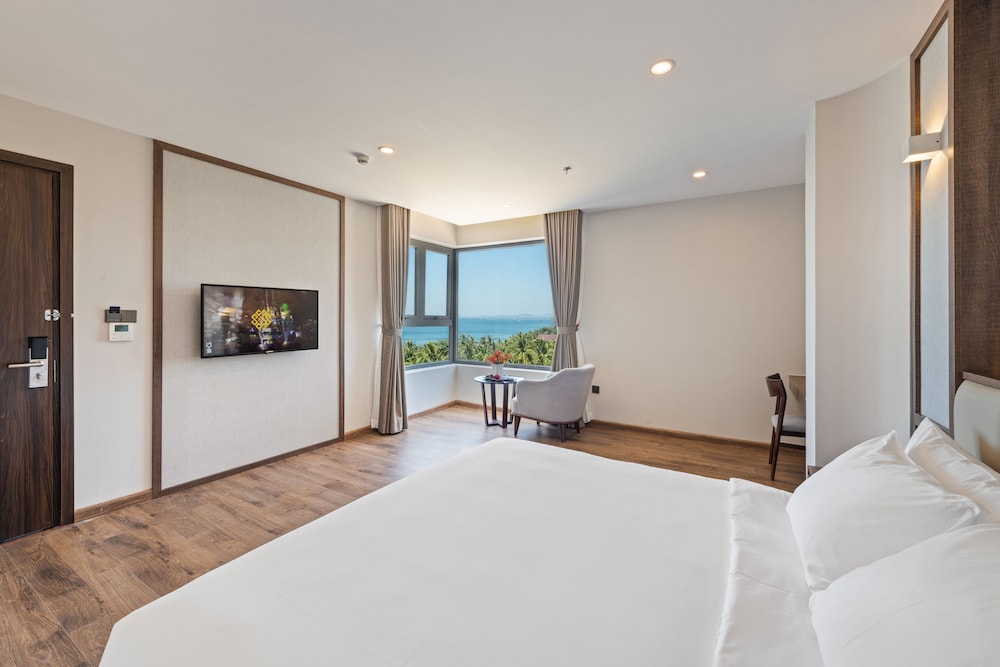 Deluxe Double Room (Ocean Partial View) - Photo 1
