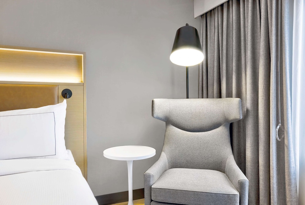 Room, 2 Queen Beds, Accessible, Bathtub (Mobility) photo 3
