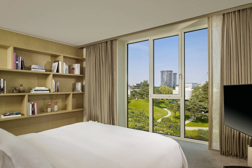 Executive Suite, 1 King Bed - Photo 4