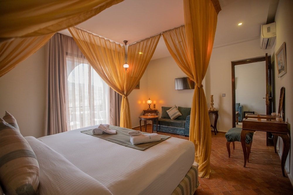 Deluxe Suite, 1 King Bed photo 1