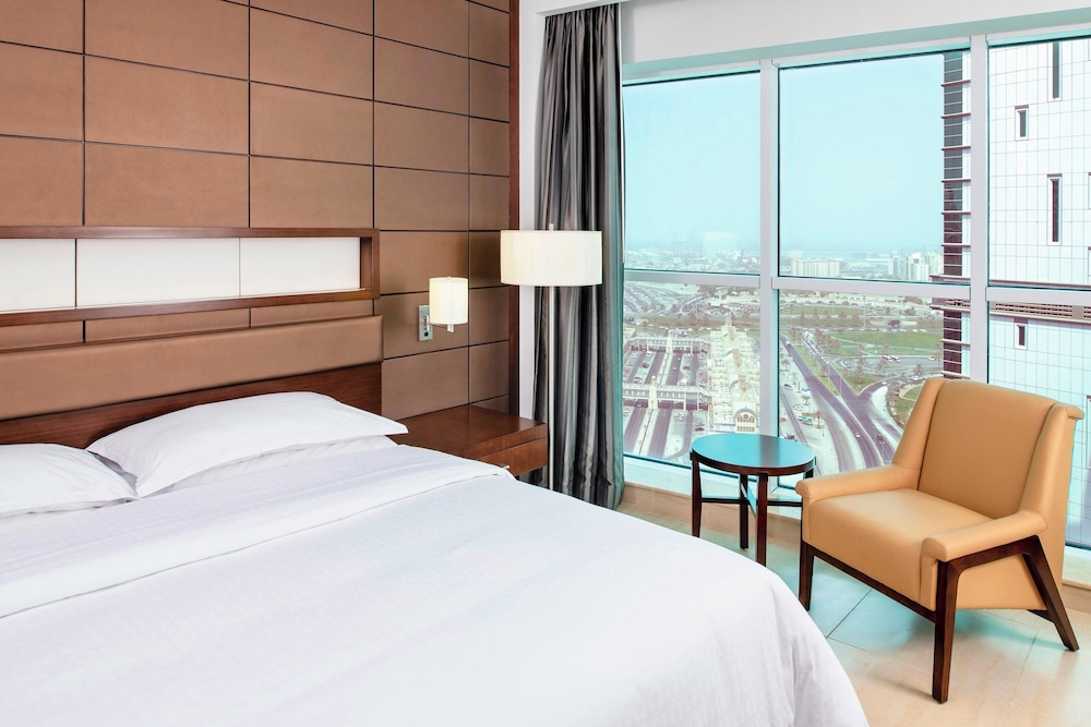 Executive Room, 1 King Bed, City View