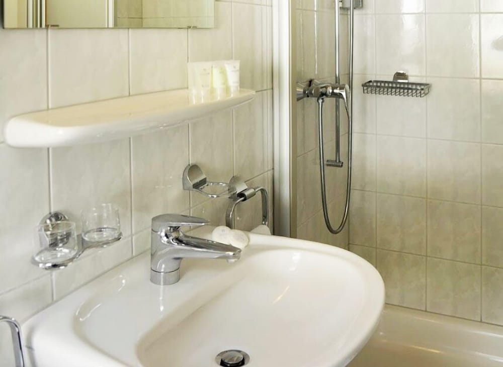 Standard Double or Twin Room, 2 Twin Beds, Balcony, Mountain View photo 3