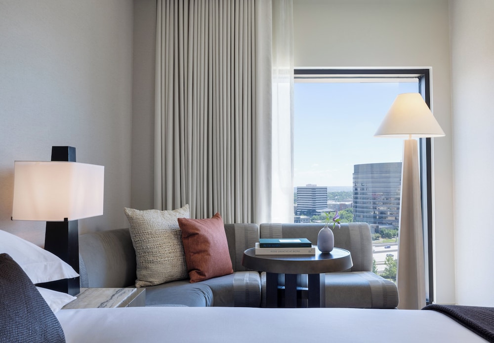 Premium Room, 1 King Bed, City View, Corner - Photo 7