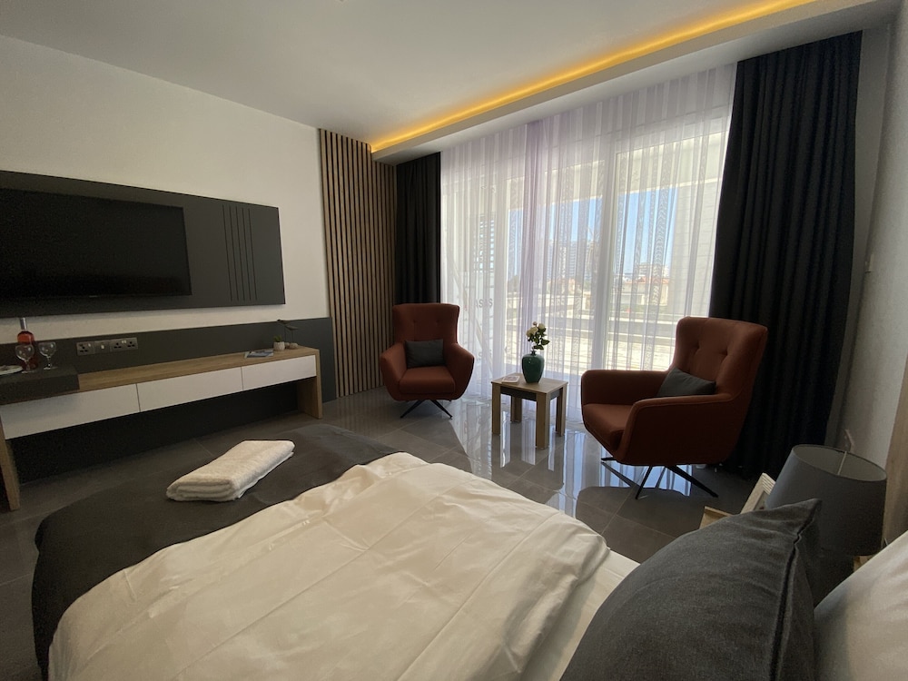 Standard Double Room - Photo 8