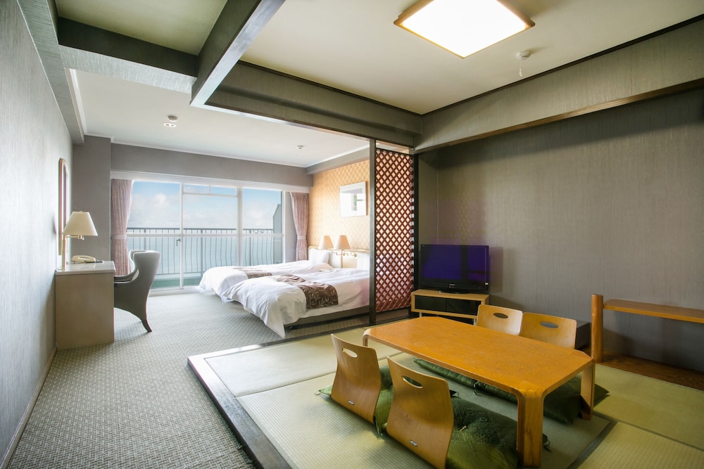 Basic Room, Multiple Beds, Ocean View - Photo 1