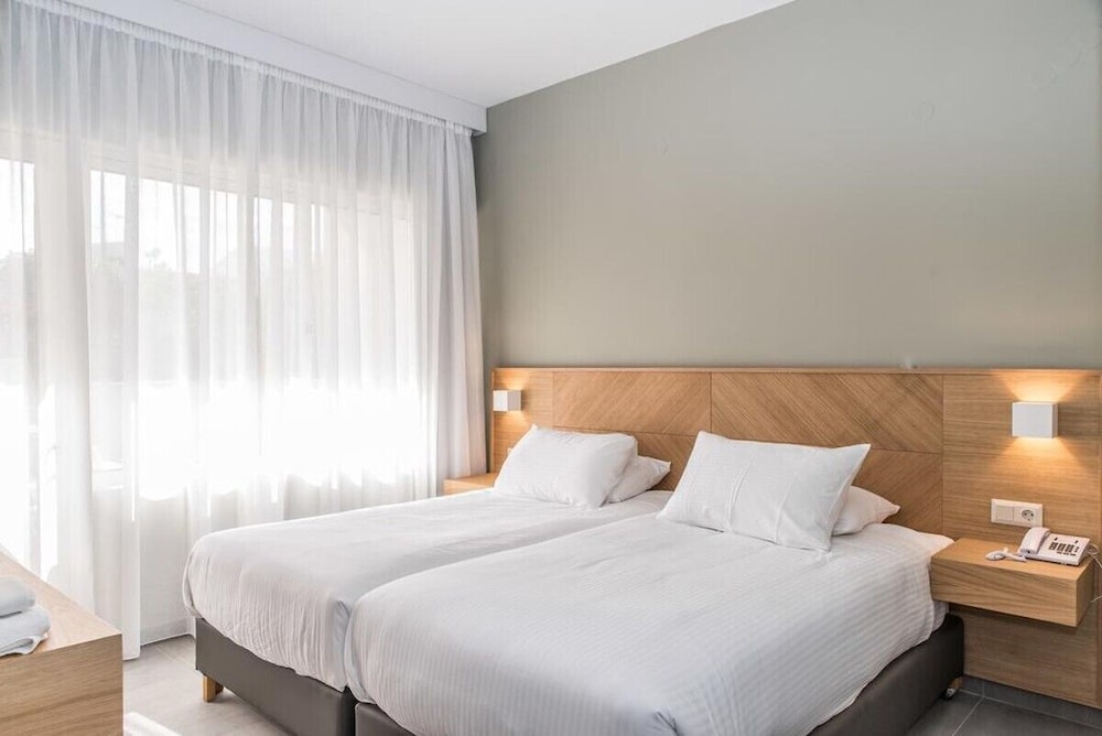Deluxe, 2 Bedrooms Apartment with Balcony
