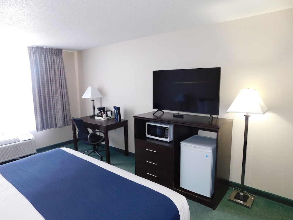 Single King Bed - ADA, Non-Smoking photo 3