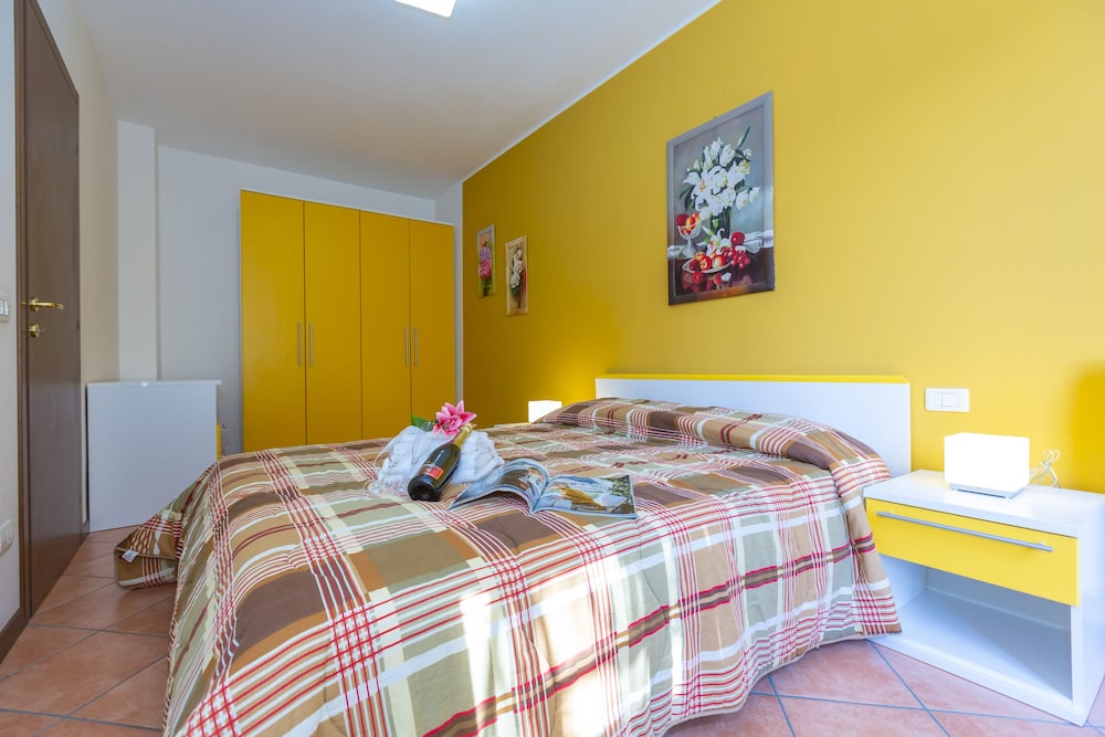Family Apartment, 1 Bedroom (Fontana Del Lago Apt. 16)