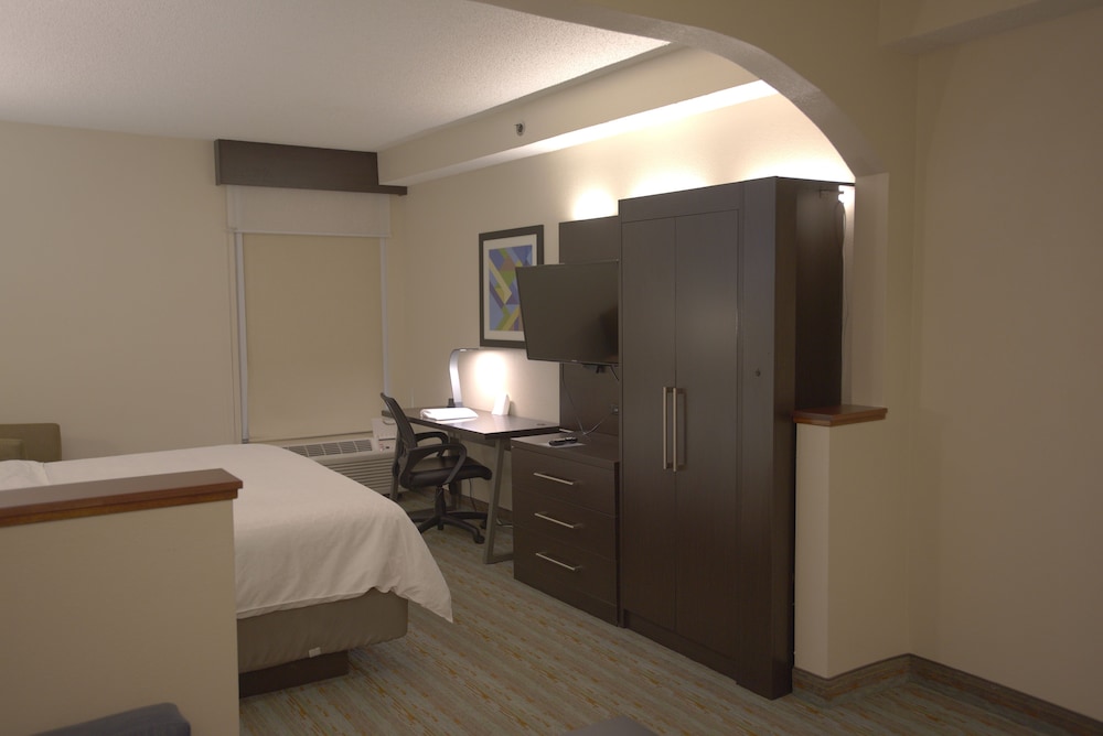 Suite, 1 King Bed, Accessible, Jetted Tub photo 1