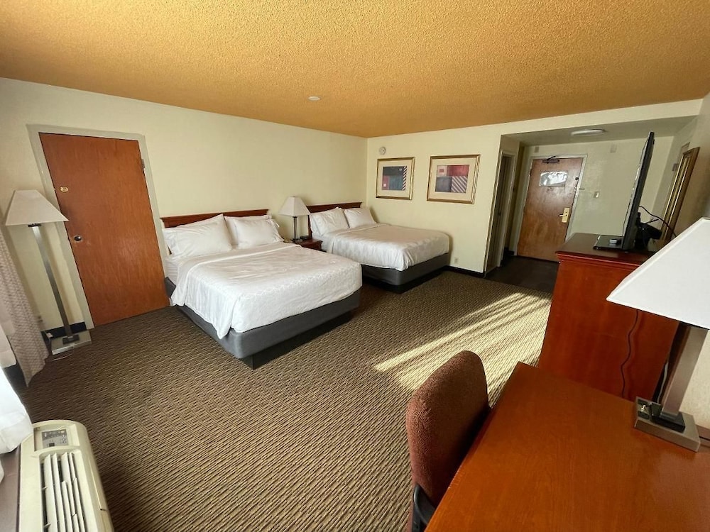 Double Room, 2 Queen Beds photo 2