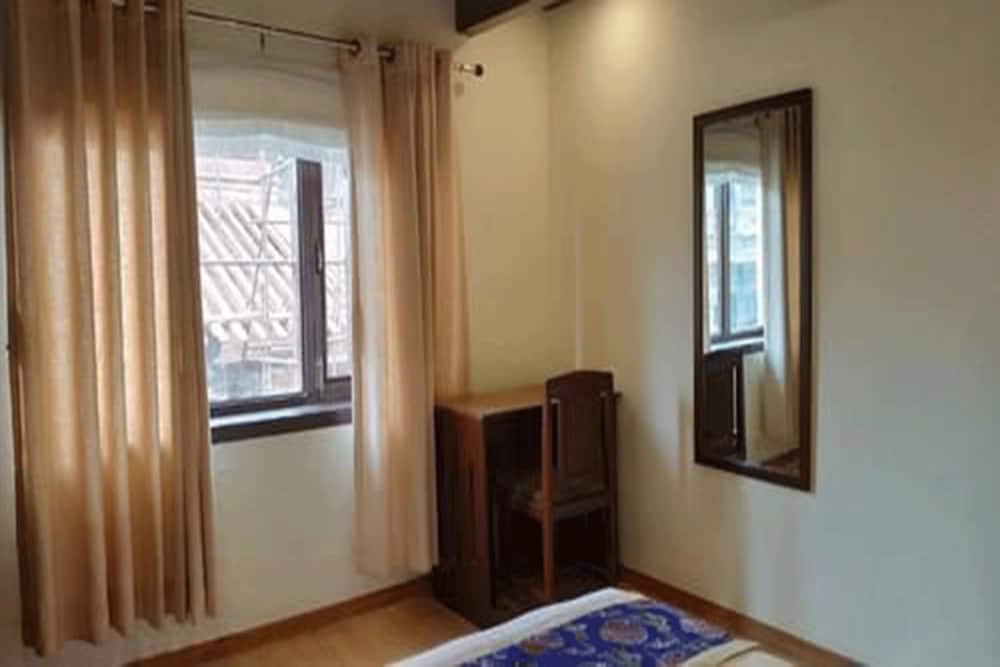 Deluxe Double Room, 1 Queen Bed, Courtyard View photo 2