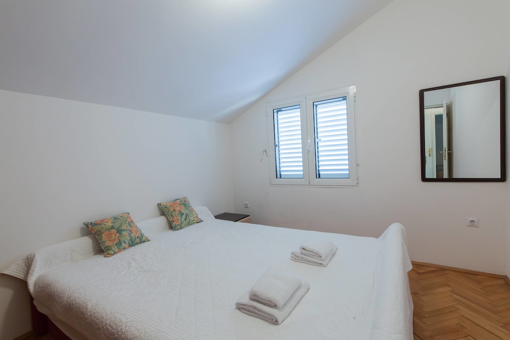 Apartment, 2 Bedrooms, Pool Access, Sea View