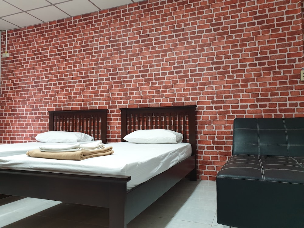 Basic Room, 2 Twin Beds, Non Smoking, Ground Floor