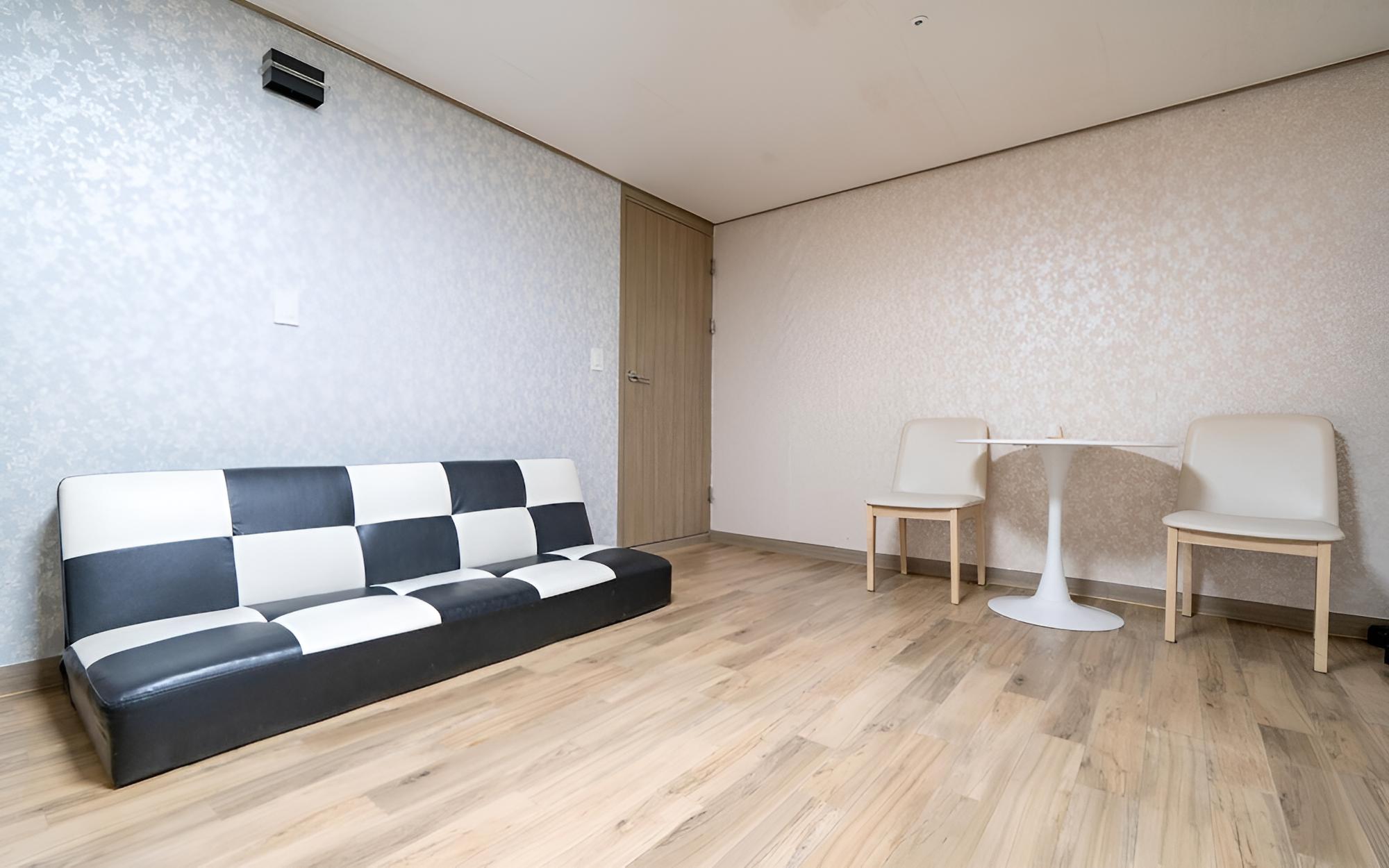 Room (Family Room (Separate Bathroom 2 Quee) - Photo 7