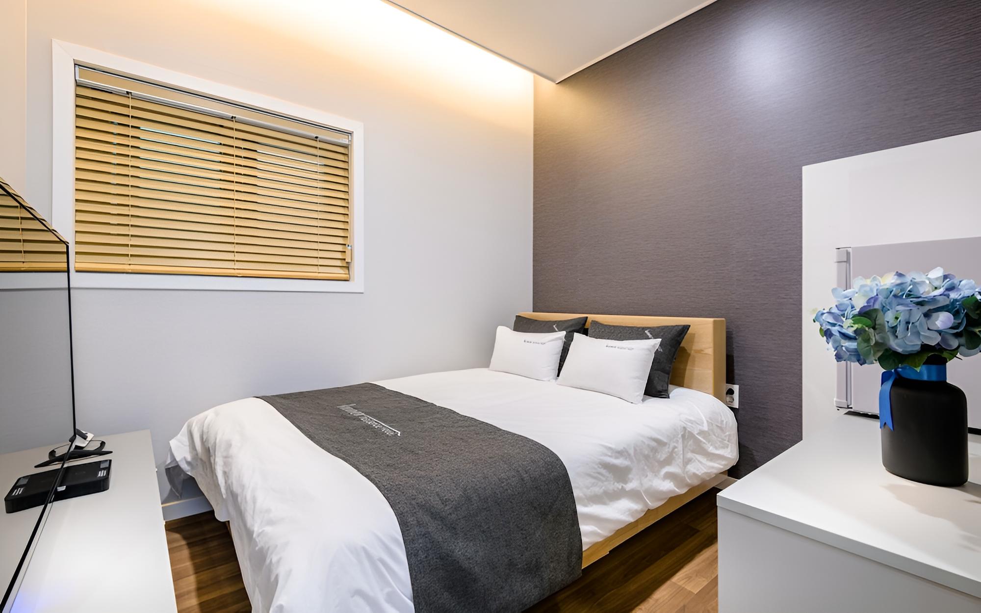 Room (Standard Room 201 non-cancellable)