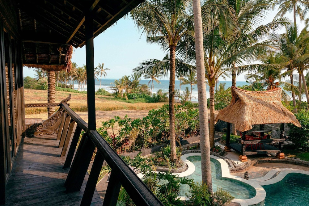 3BR Beachfront Villa Keong photo 1