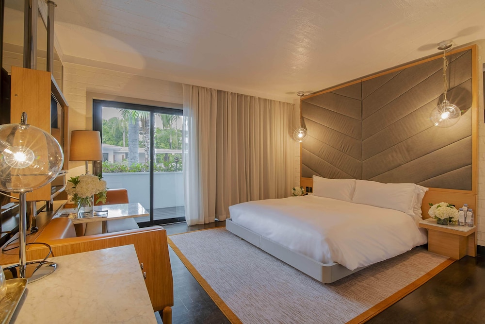 Room, Balcony (Cabana Building)