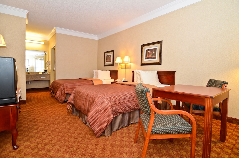 Standard Room, 2 Double Beds, Non Smoking, Refrigerator & Microwave photo 2