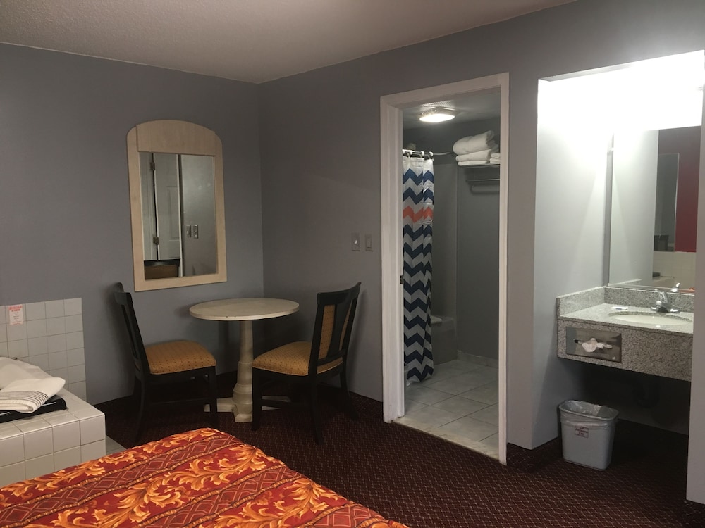 Suite, 2 Queen Beds, Smoking, Jetted Tub