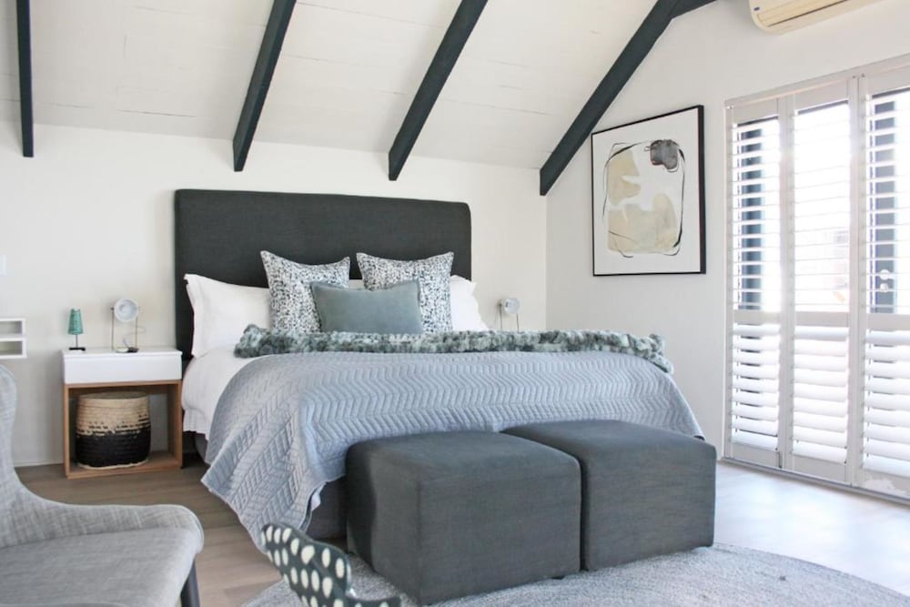 Superior Suite, 1 King Bed, Sea View - Photo 4