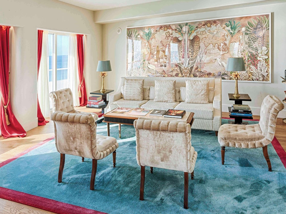 Premier Oceanfront Four-Bedroom Suite thumbnail 5