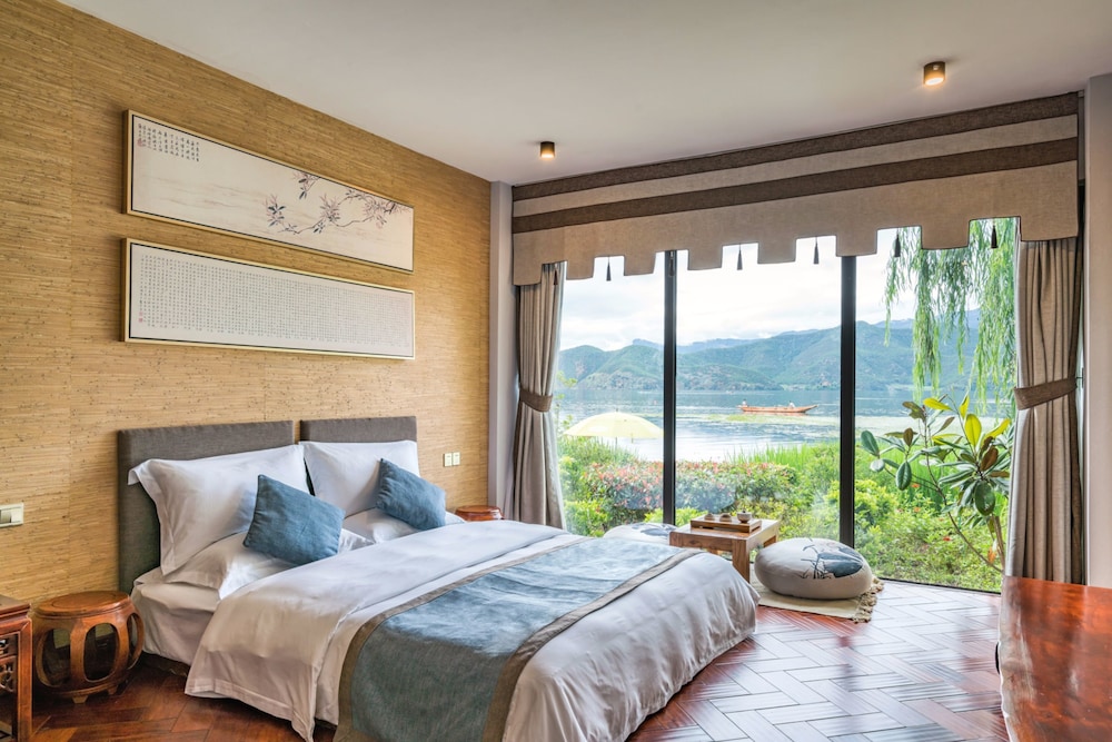 Standard Double Room, Lake View photo 1
