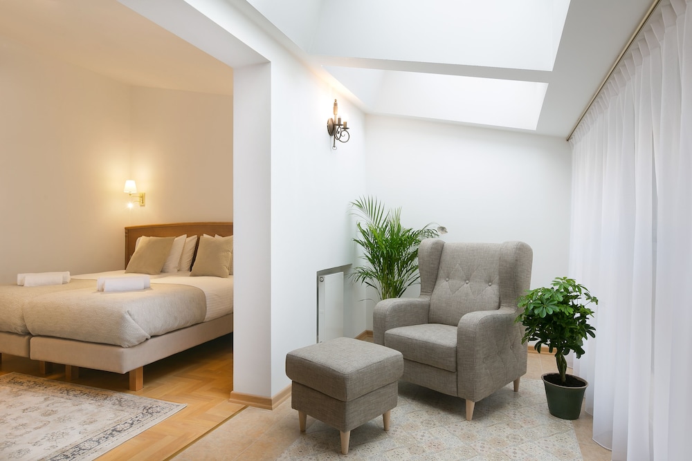 Superior Double or Twin Room with Orangery photo 3