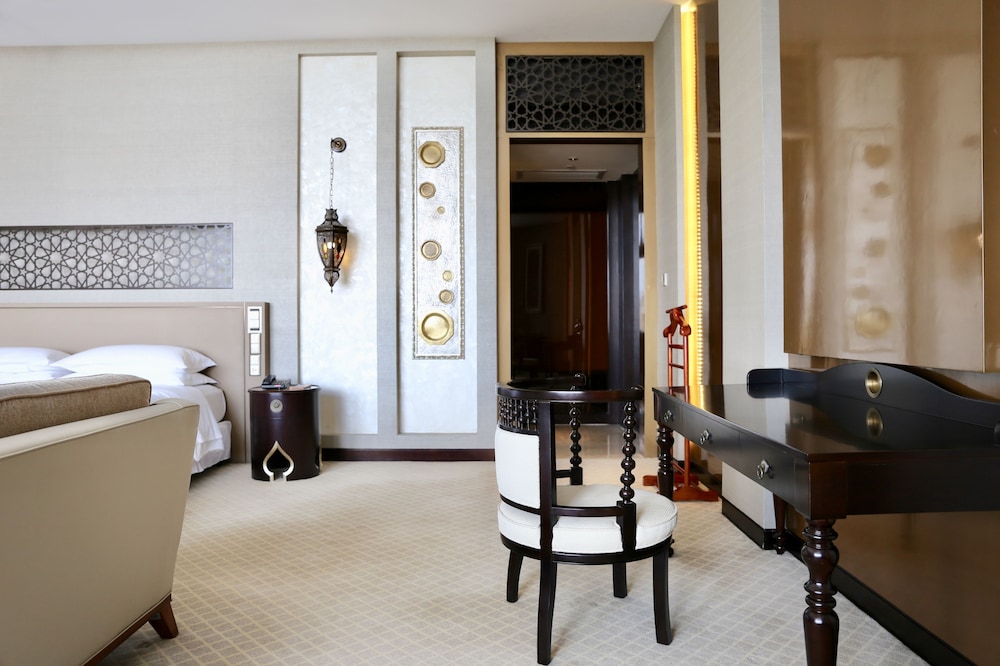 Suite, 2 Bedrooms, Lake View - Photo 5