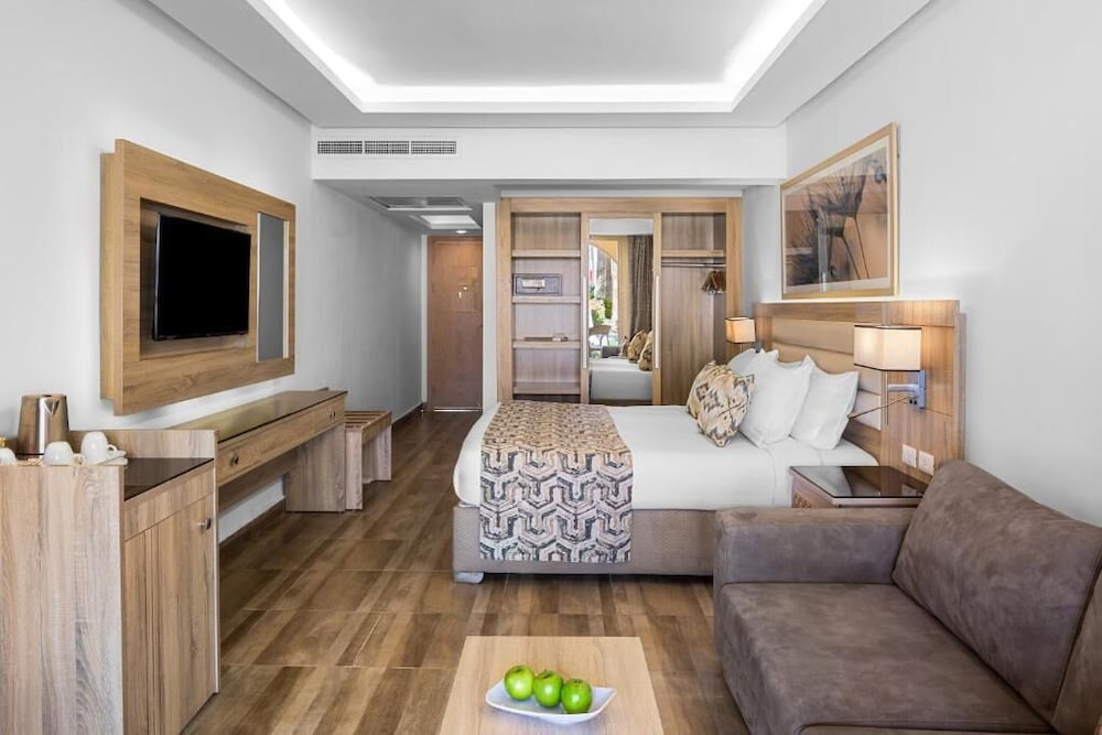 Deluxe Family Room