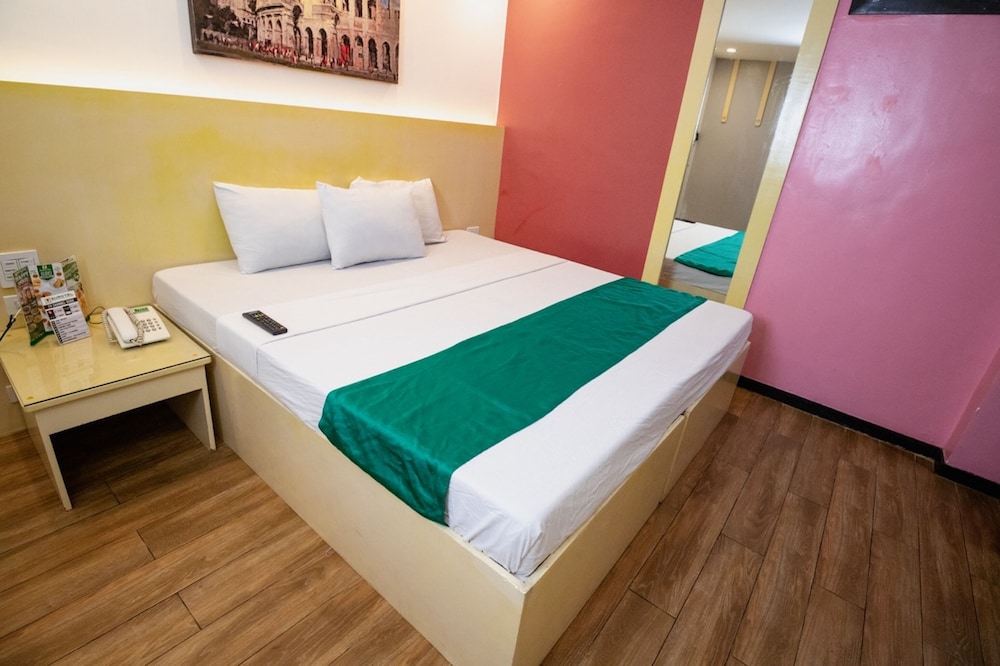 Euro suite one - Photo 2