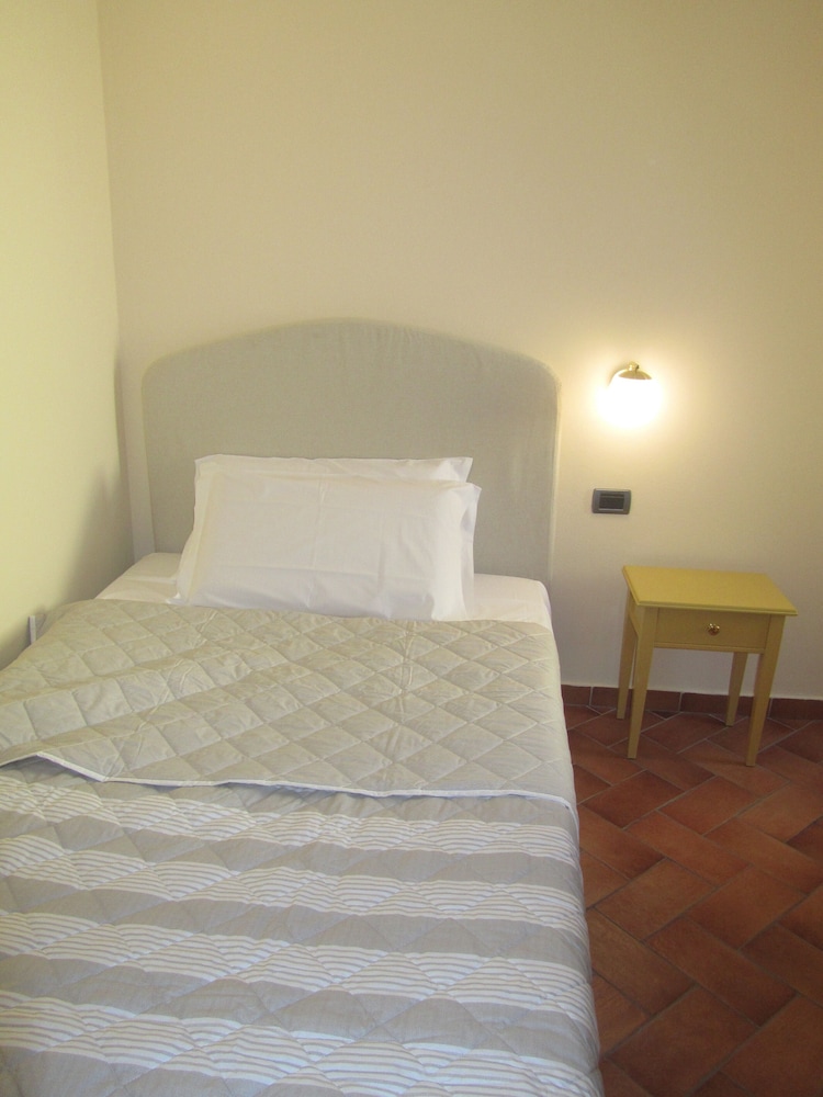 Double Room Single Use, 1 Large Twin Bed (Small) photo 2