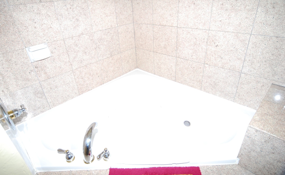 King Jacuzzi Suite - Photo 3