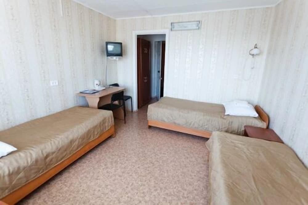 Standard Triple Room photo 2