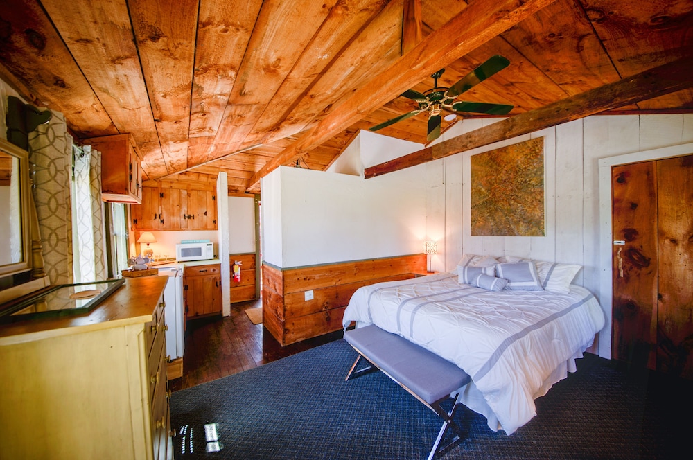 WhiteCrest, 1 Queen Bed, Kitchenette photo 3