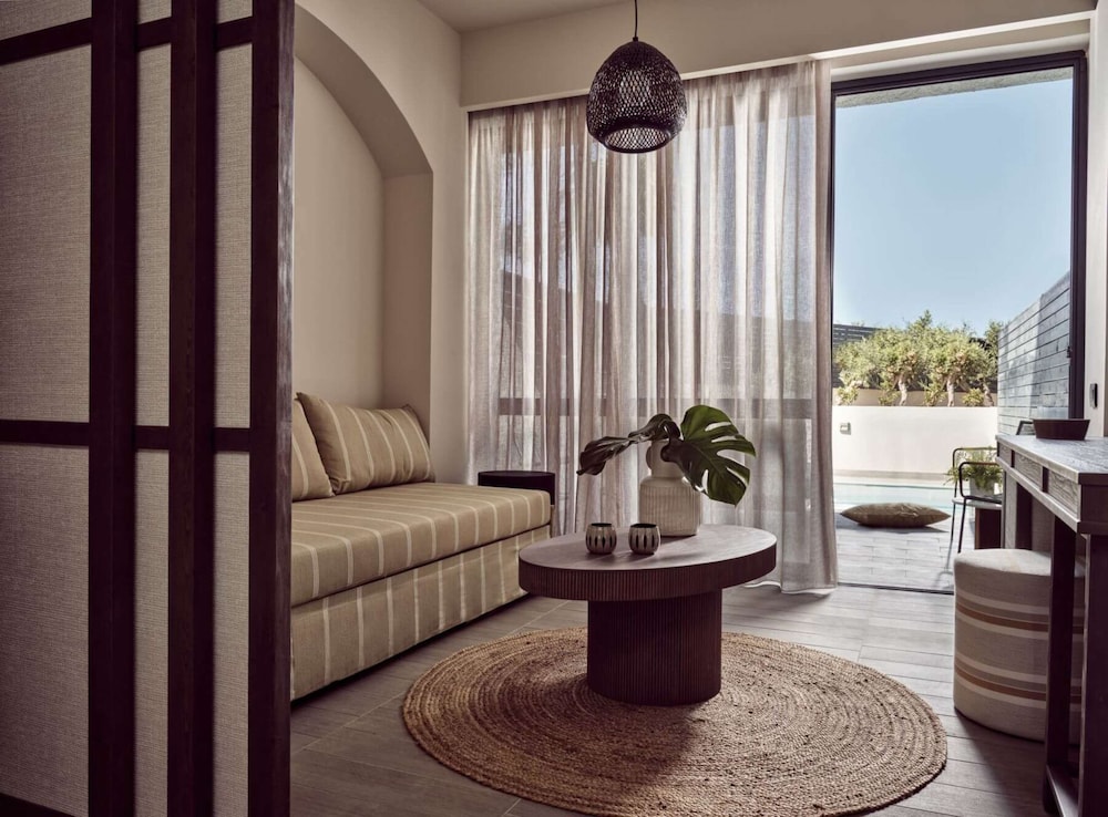 Evergreen One Bedroom Suite with Pool