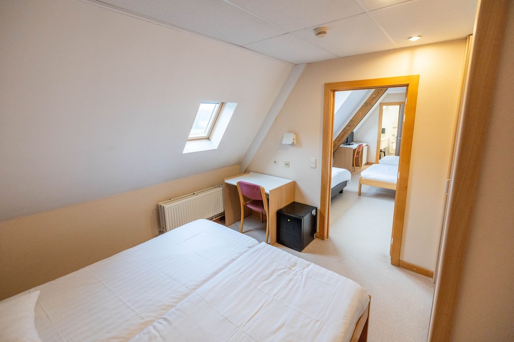Basic Quadruple Room photo 2