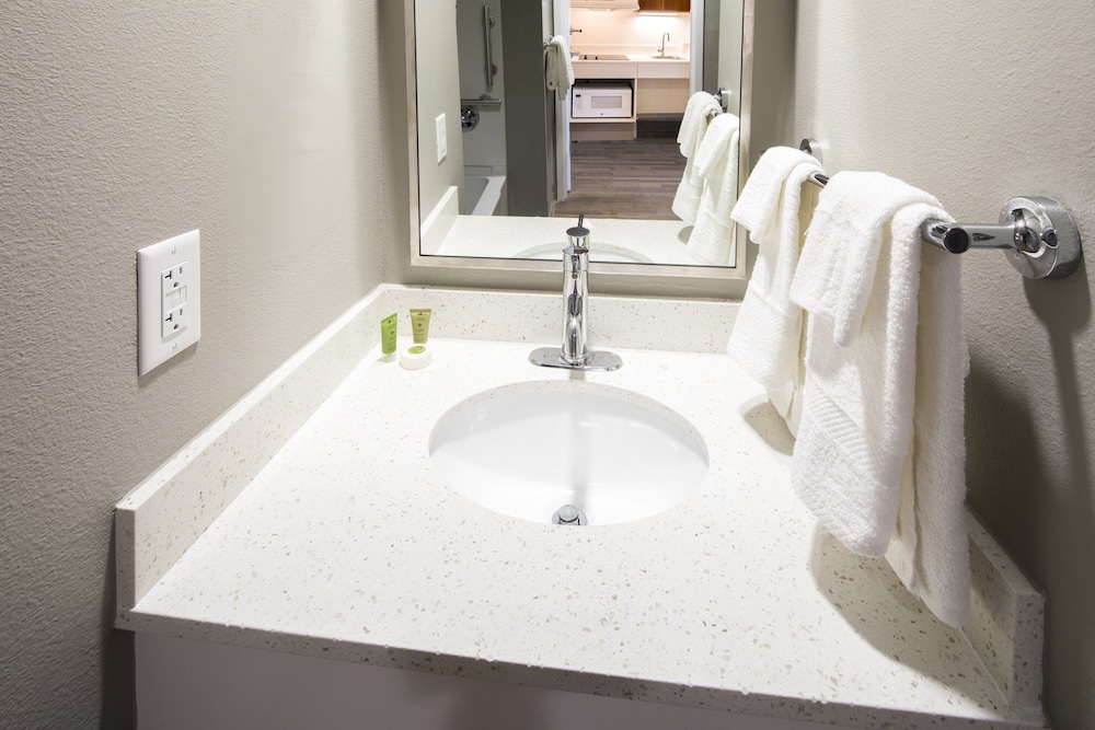 Uptown Suites Extended Stay Austin TX - Round Rock, Photo 9