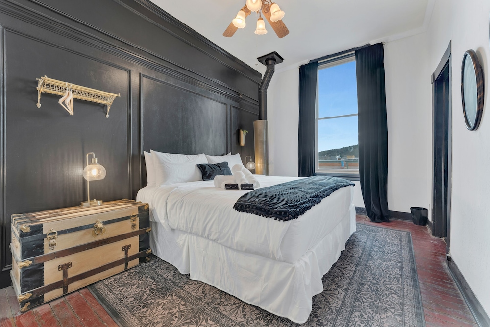 Two Room Double King - Suite 13