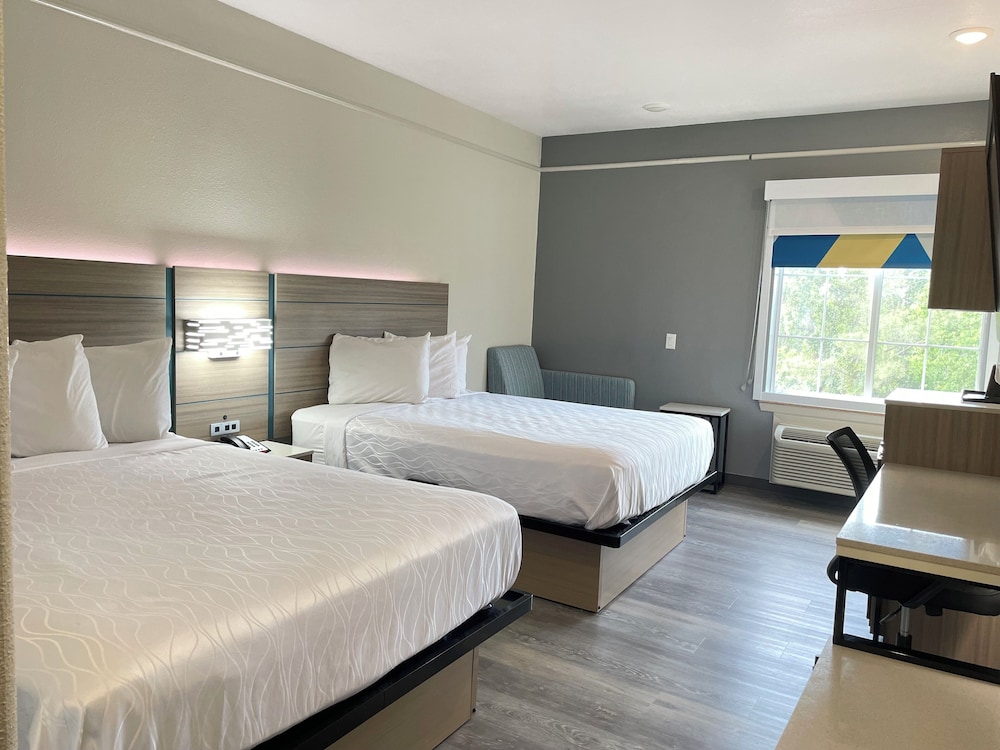 Room, 2 Queen Beds - Photo 2