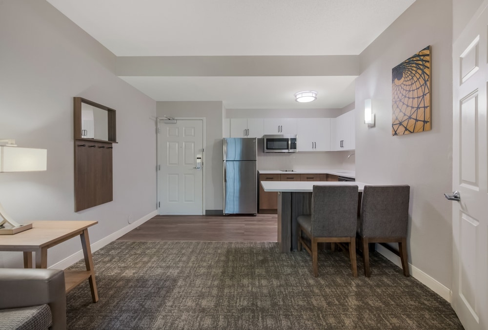 Suite, 1 Bedroom, Kitchen photo 3