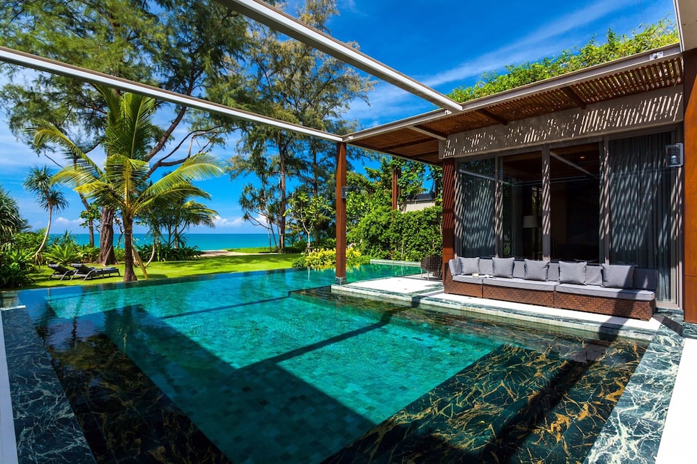 5BR Beachfront Pool Villa photo 3