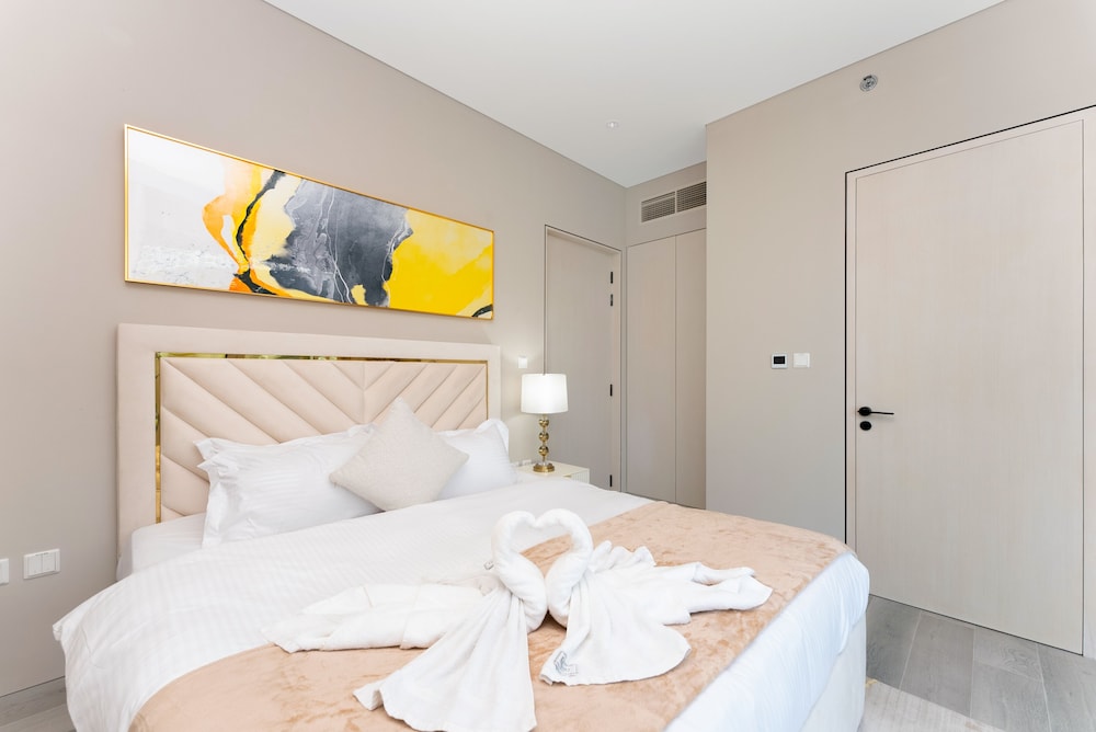 Design Apartment, 1 Bedroom, Partial Lake View photo 3