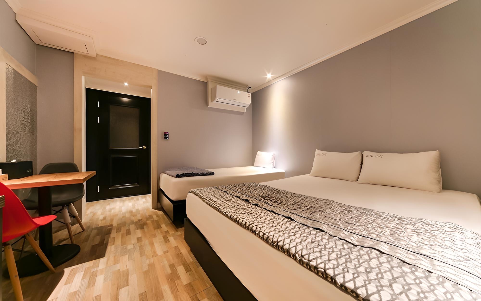 Room (Twin (Double single/New air condition) photo 3