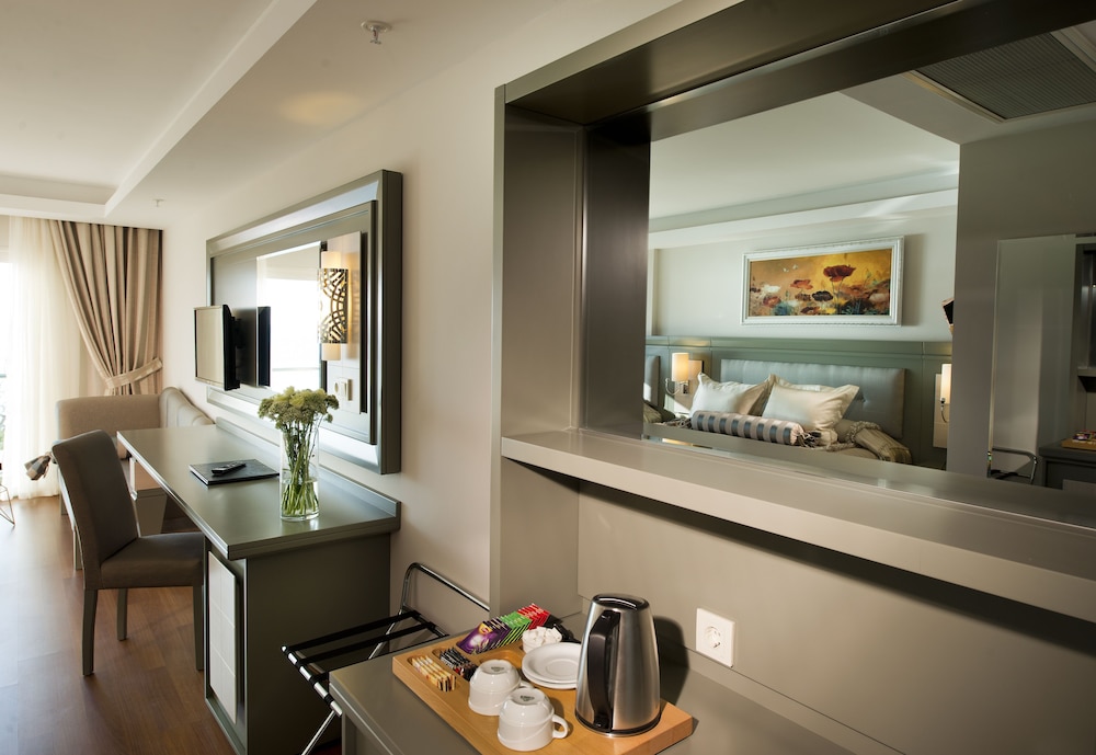 Deluxe Room, Sea View - Photo 7