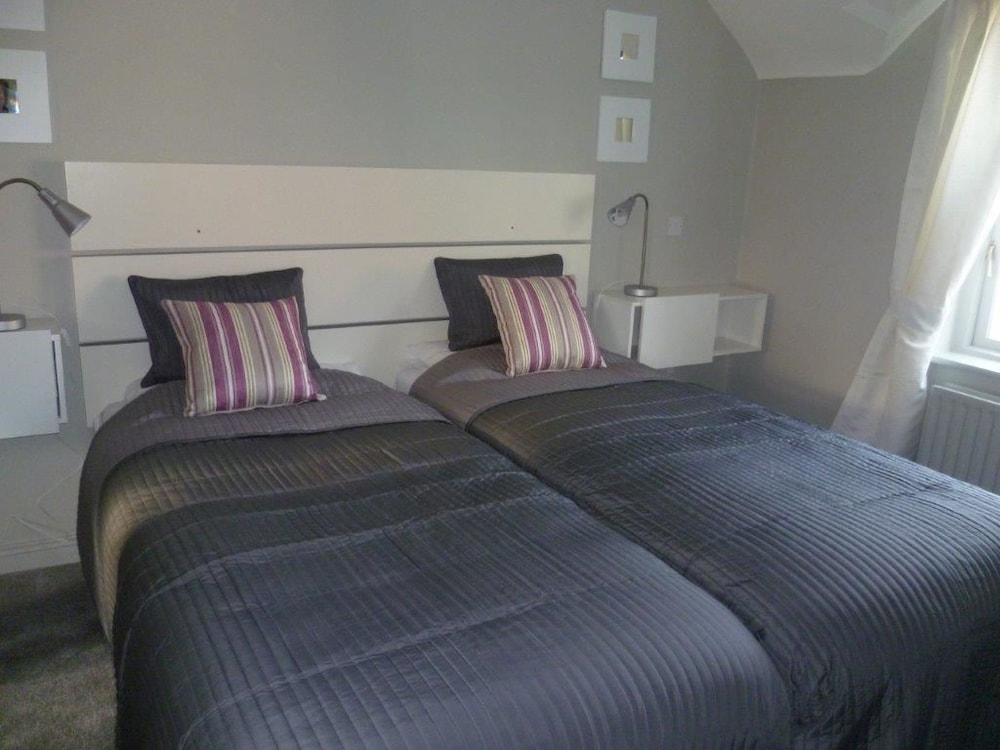 House, 3 Bedrooms photo 2