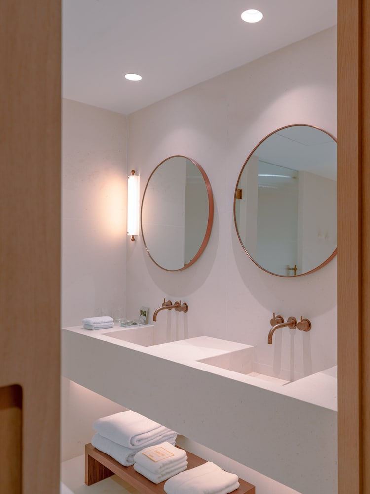 Suite, 3 Bedrooms
