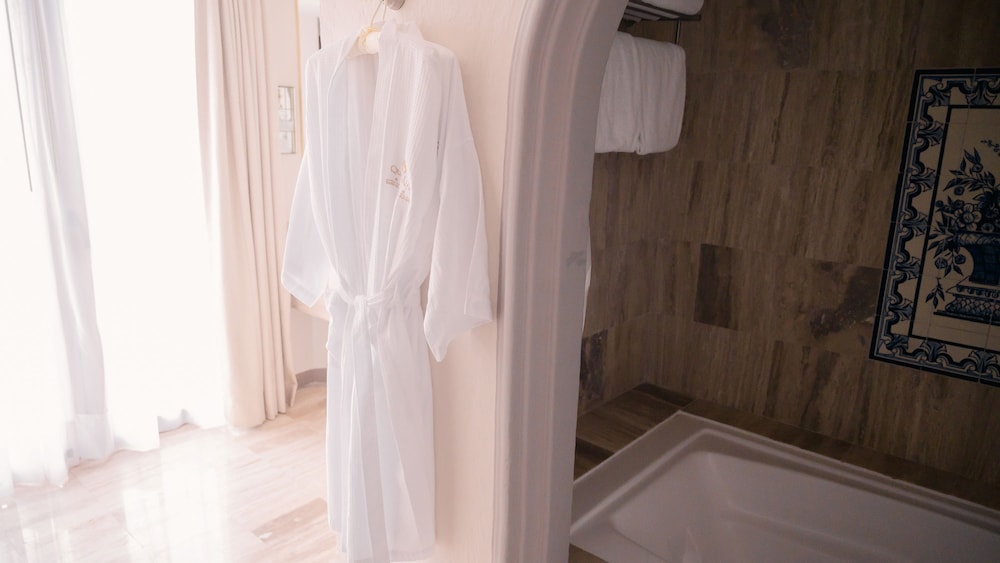 Master Suite King - Photo 6