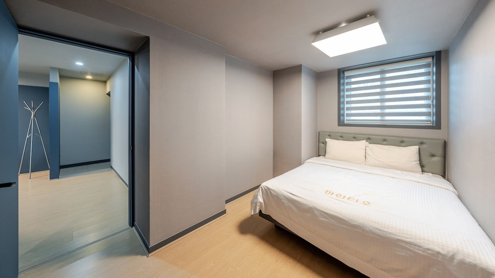 Basic Room, 1 Bedroom (Room B202 (Family Room)) - Photo 3