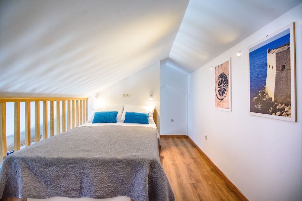 Deluxe Studio Suite, Pool View